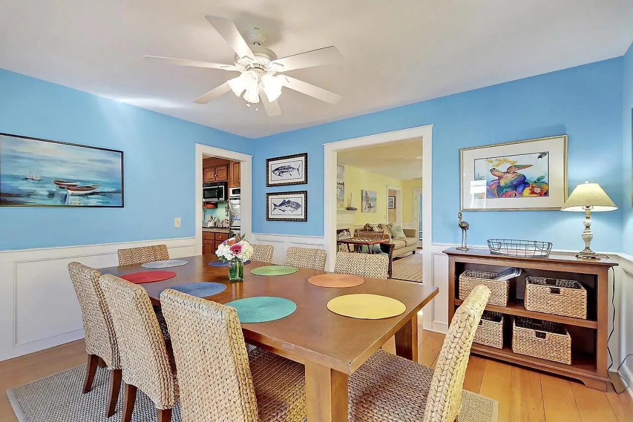 2714 Bayonne Street * Sullivans Island