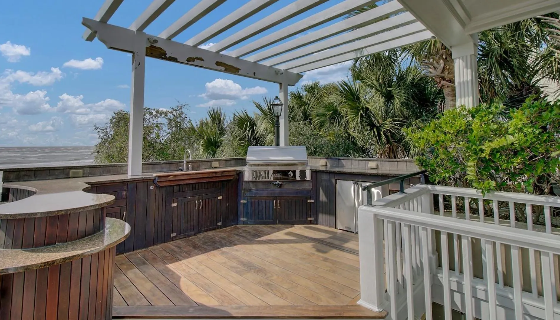 Holiday home 114 Ocean Boulevard By Avantstay Beachfront Putting Volleyball Court Infinity Pool Sullivans Island
