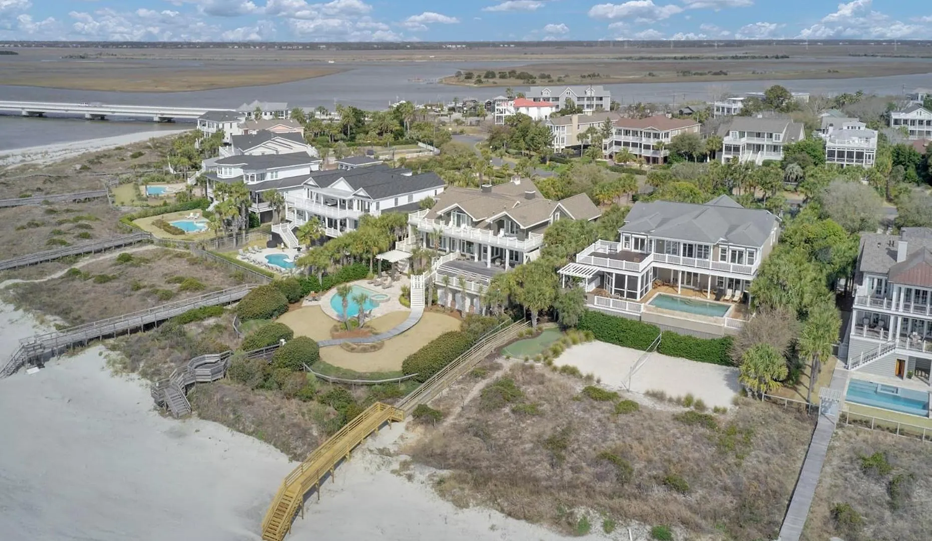 114 Ocean Boulevard By Avantstay Beachfront Putting Volleyball Court Infinity Pool Holiday home Sullivans Island