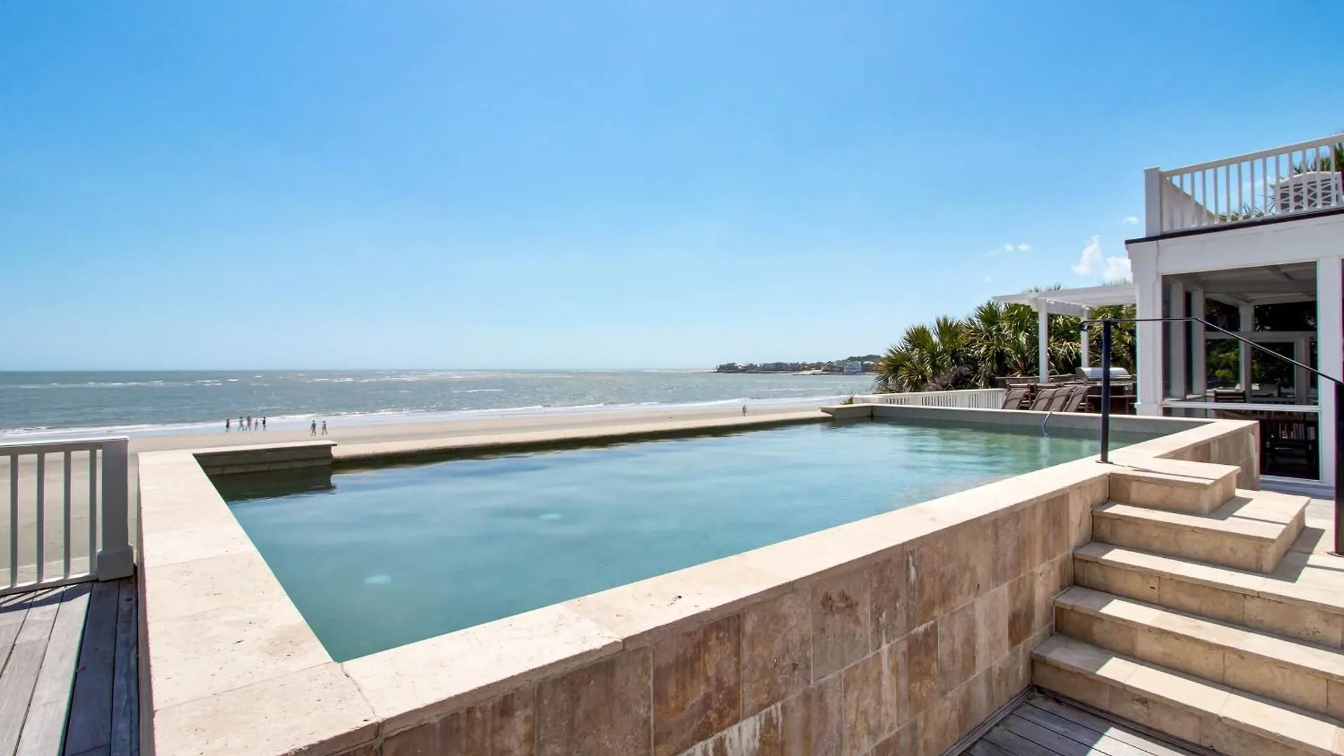Holiday home 114 Ocean Boulevard By Avantstay Beachfront Infinity Pool Basketball Court Recently Renovated