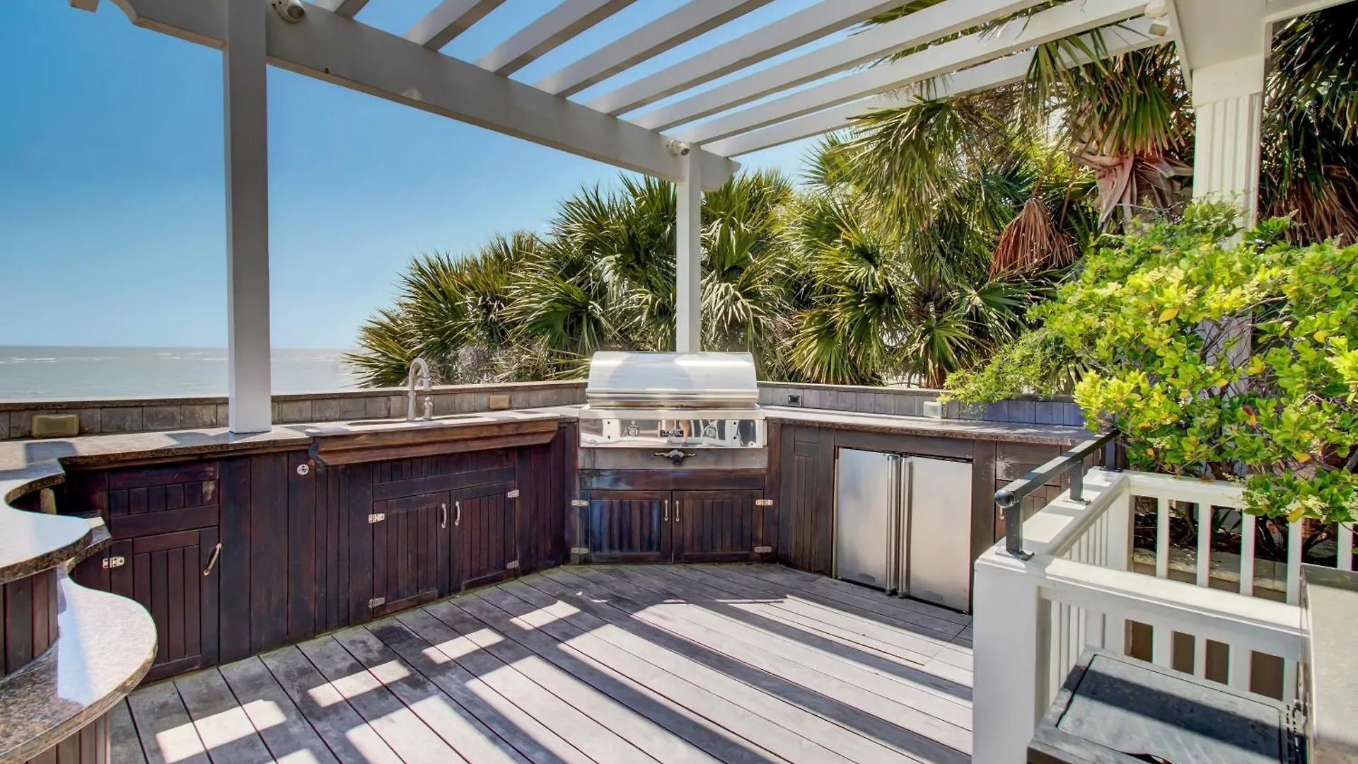 Holiday home 114 Ocean Boulevard By Avantstay Beachfront Infinity Pool Basketball Court Recently Renovated