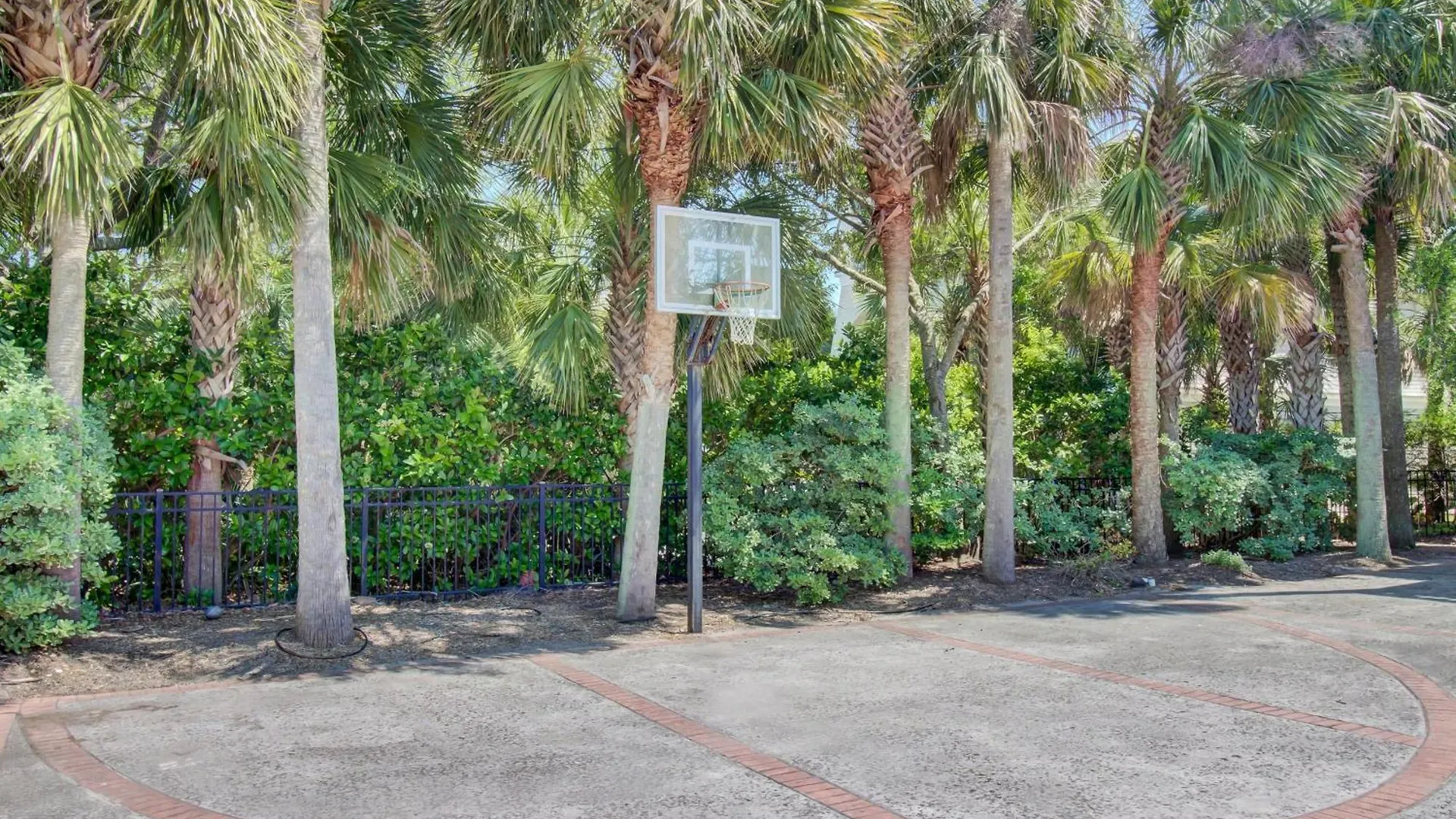 Holiday home 114 Ocean Boulevard By Avantstay Beachfront Infinity Pool Basketball Court Recently Renovated Sullivans Island