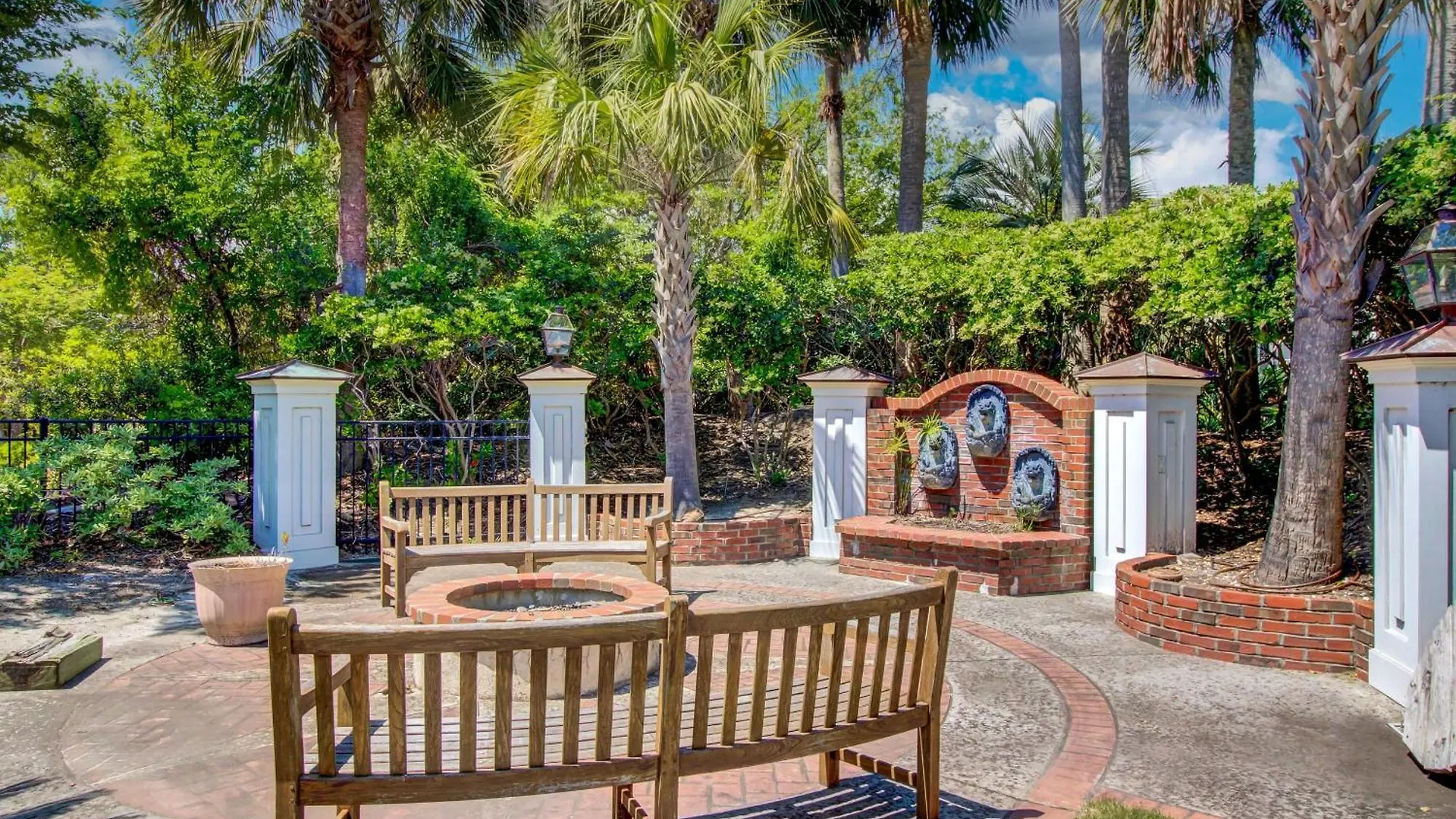 114 Ocean Boulevard By Avantstay Beachfront Infinity Pool Basketball Court Recently Renovated Holiday home