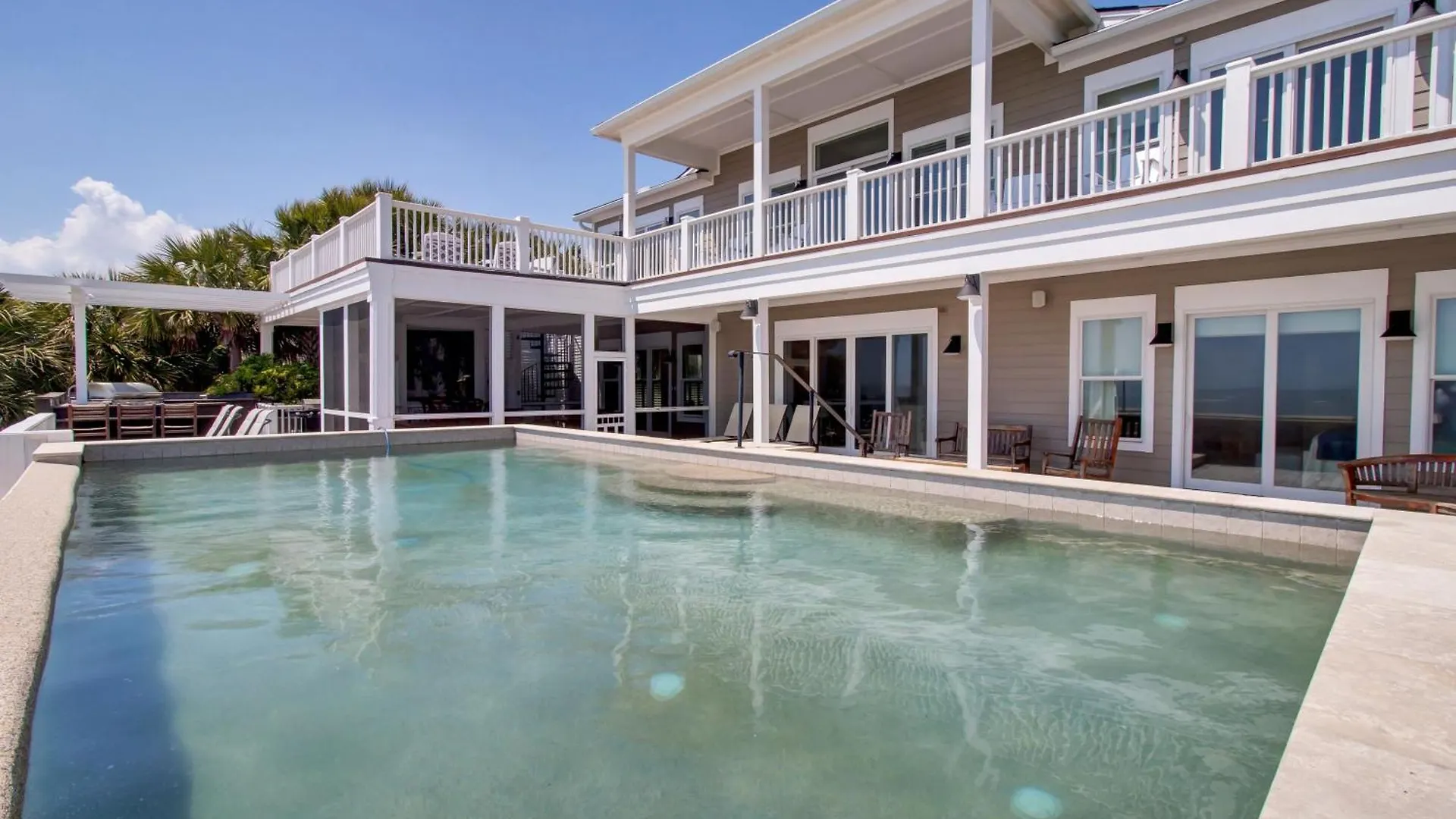 Holiday home 114 Ocean Boulevard By Avantstay Beachfront Infinity Pool Basketball Court Recently Renovated *