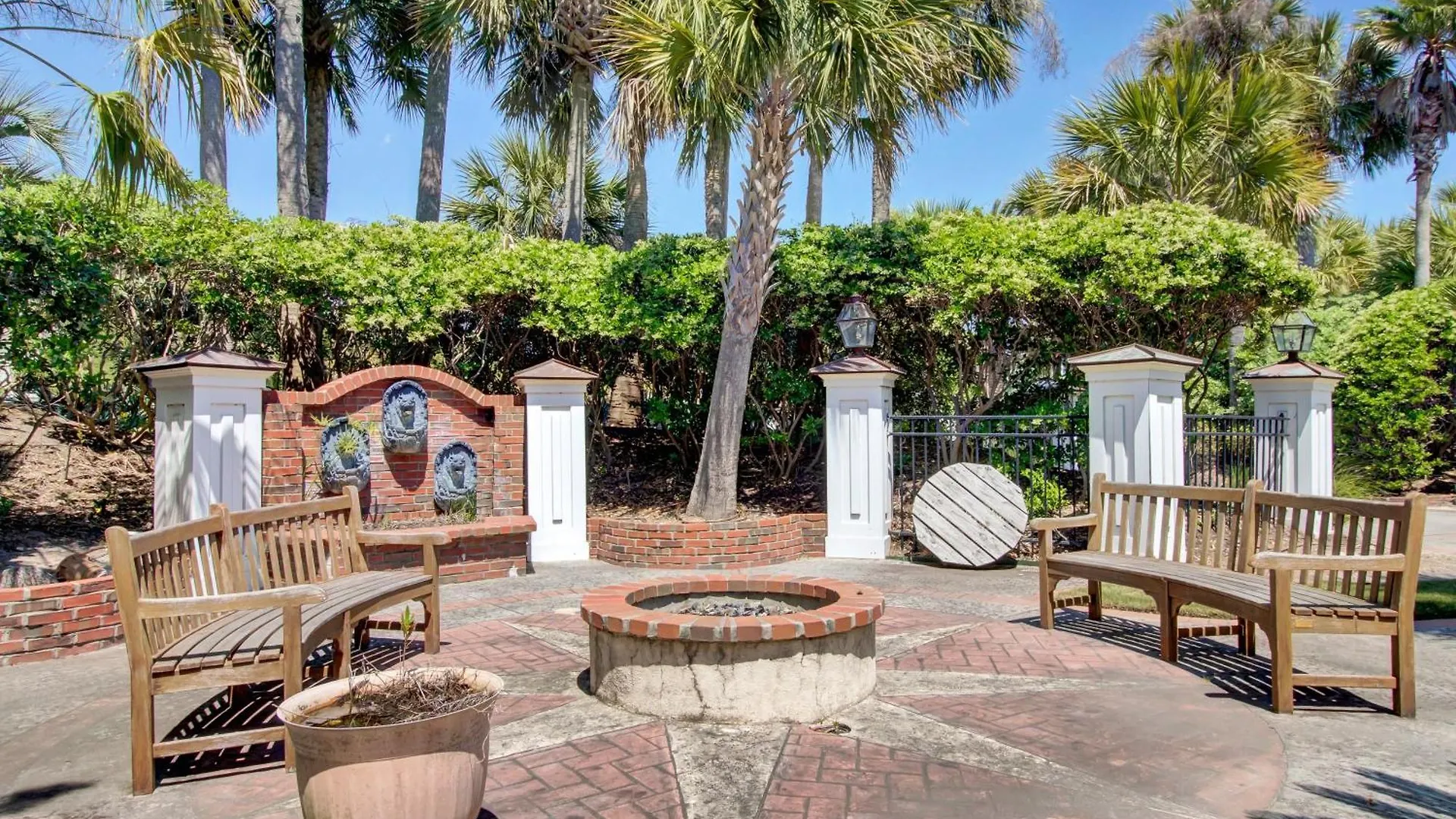 114 Ocean Boulevard By Avantstay Beachfront Infinity Pool Basketball Court Recently Renovated Holiday home