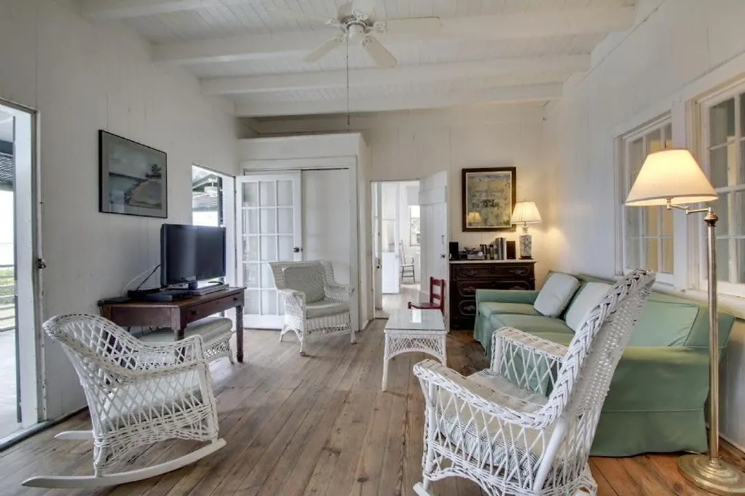 Holiday home 1111 Middle Street By Avantstay Charming Historic Featured In Dear John Movie Access Sullivans Island